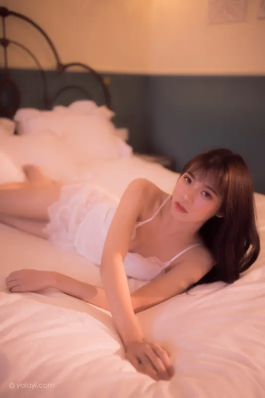 2021.03.03 NO.769 拥抱着你送的花 京京 - 雅拉伊